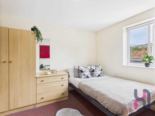 Double Bedroom Available at Williamson Court 25/26 Main Photo