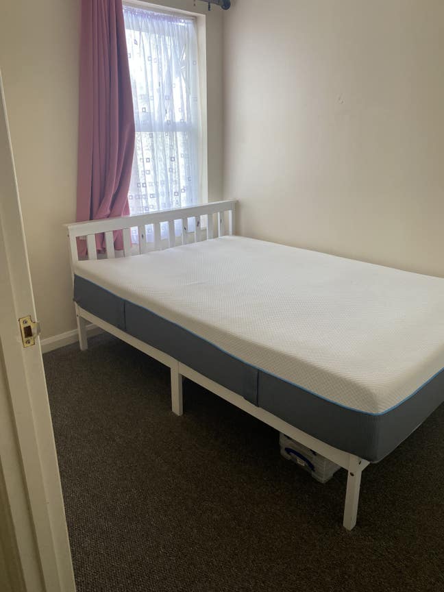 Single Room   and Double Room for Single Females Main Photo