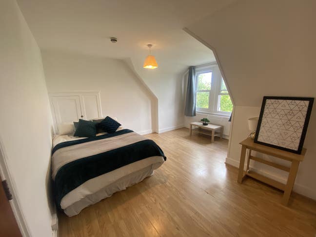 1/2 Price Deposit* Large Rooms with Sink!  Main Photo
