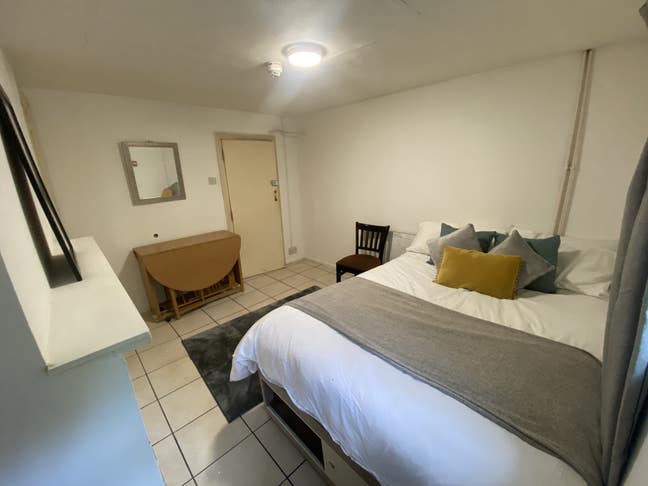 Double room for Working Professionals  Main Photo