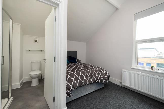 3 Singles + Single En-Suite in Wimbledon Main Photo