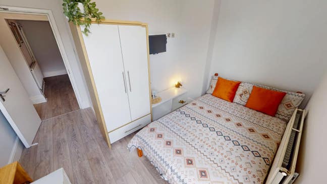 Room to rent on 238 Derby road  Main Photo
