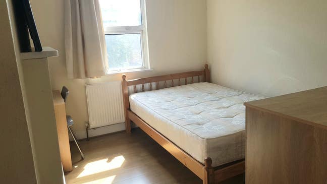 Bright Double Room, Great Location! (Zone 2) Main Photo