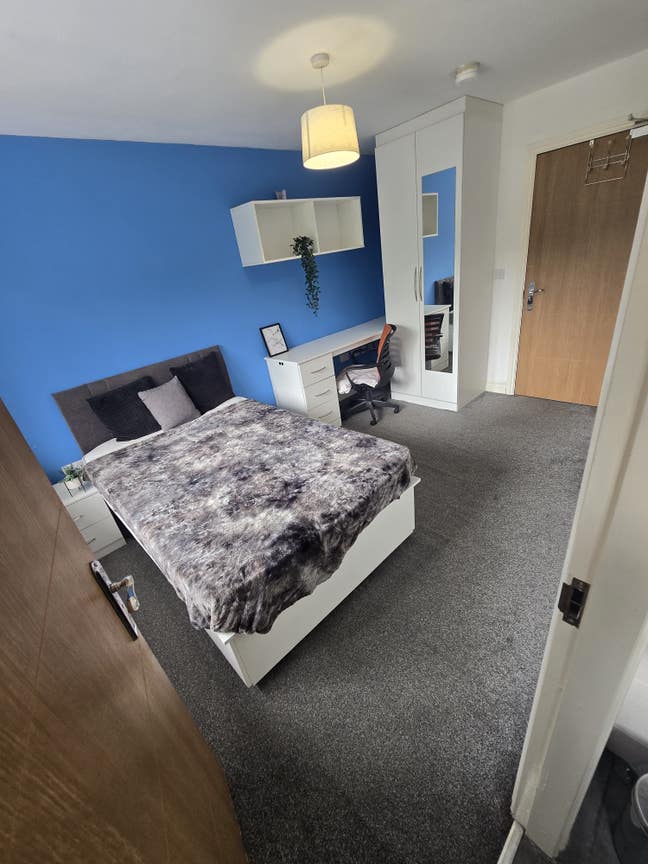 Ensuite room available in HD4 Lockwood Scar  Main Photo