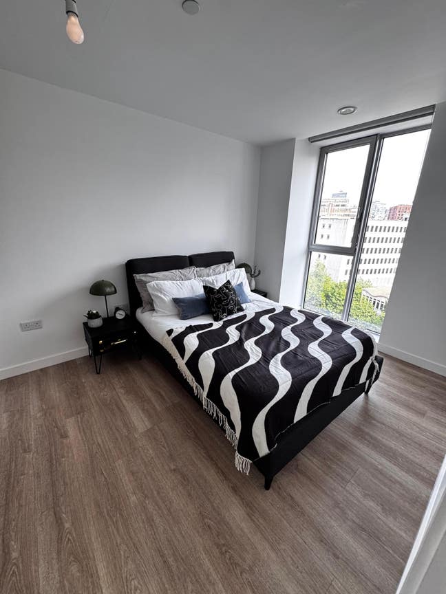 Spacious en-suite available; female preferred Main Photo