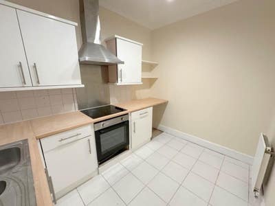 Big and bright double room in Woolwich  Main Photo