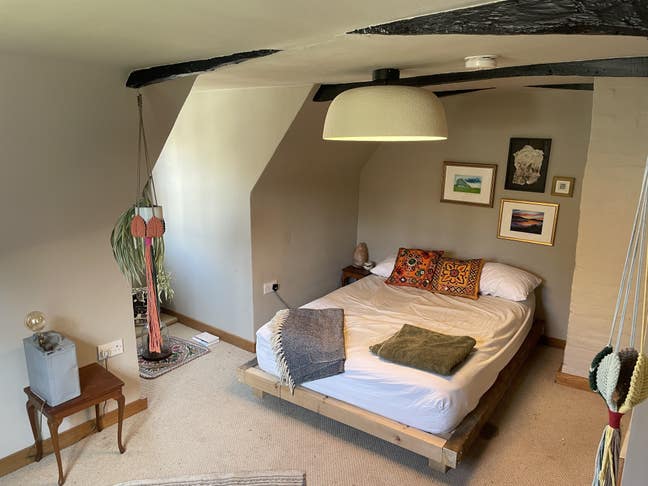Huge double room in 1630s house Main Photo