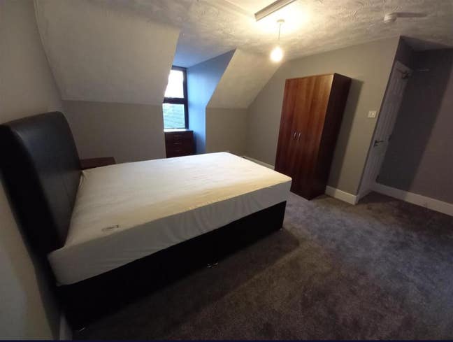Room 5Min Walk from Medway Hospital  Main Photo