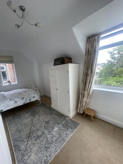 🏡 Double Room Available in two bed house  Main Photo