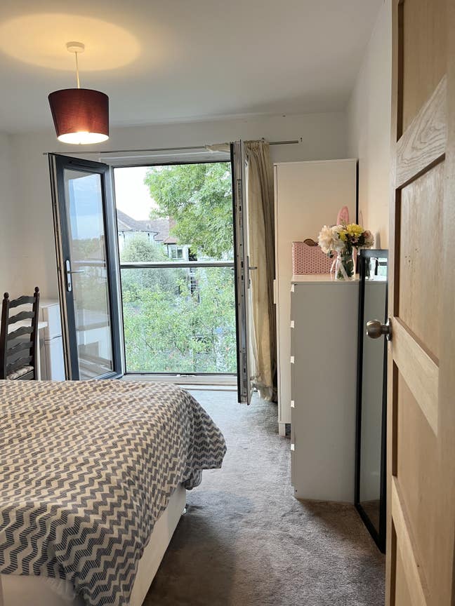 Room with a balcony  Main Photo