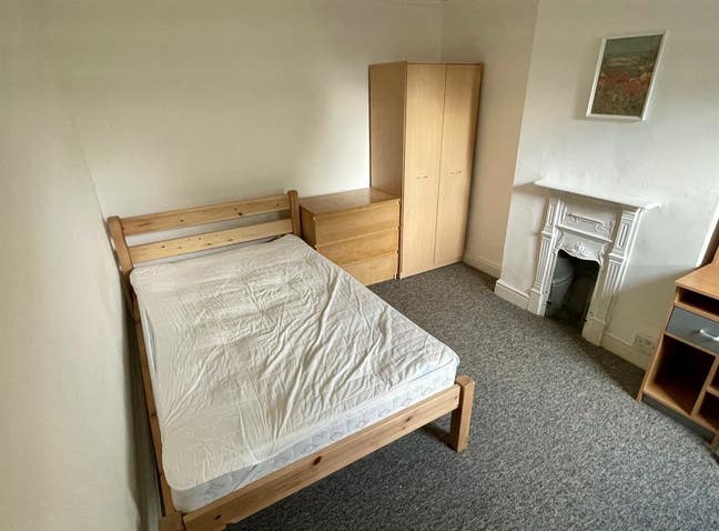 Large Double Room on Windmill Road Main Photo