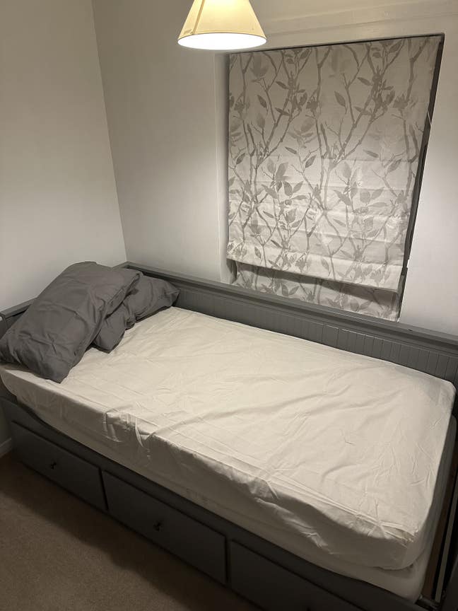 Single bedroom (day bed) with all bills included  Main Photo