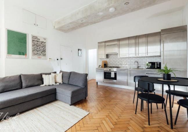 Amazing 1-bed in Grand Victorian building Main Photo