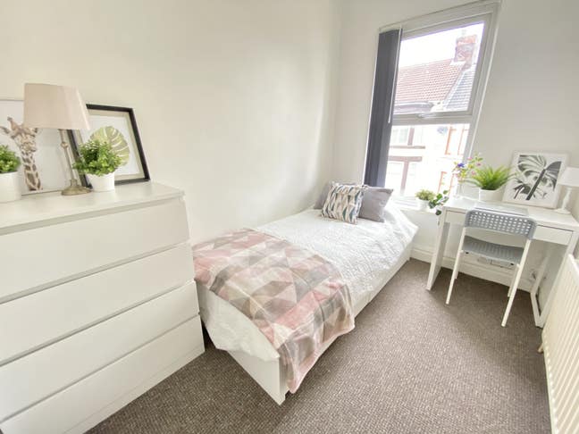 &pound;375⚡️ Bills Inc 📍20mins to City Main Photo