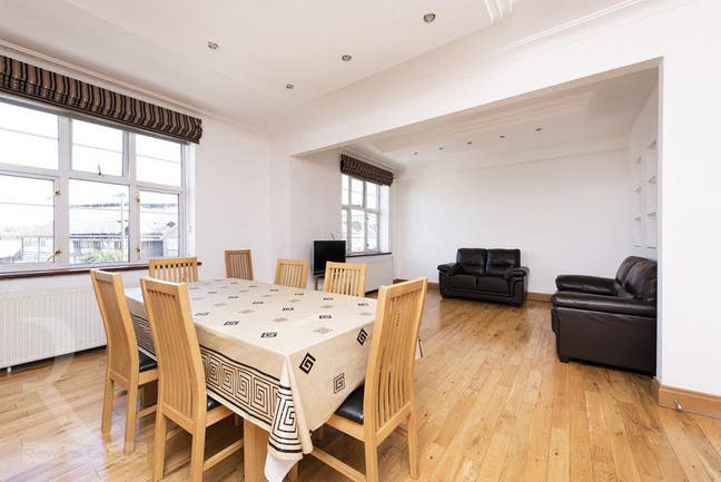 Stunning 2 bed / 2 bath spacious flat NW11  Main Photo