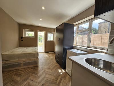 DSS - Studio Flat Available Hayes, Hillingdon UB7 Main Photo