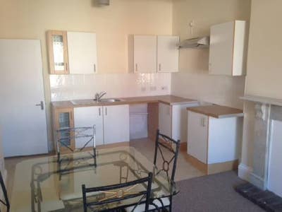 5-Bed Flat on Albert Grove, perfect location! Main Photo