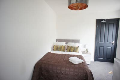 Modern double bedroom w/ensuite bathroom in DY1  Main Photo