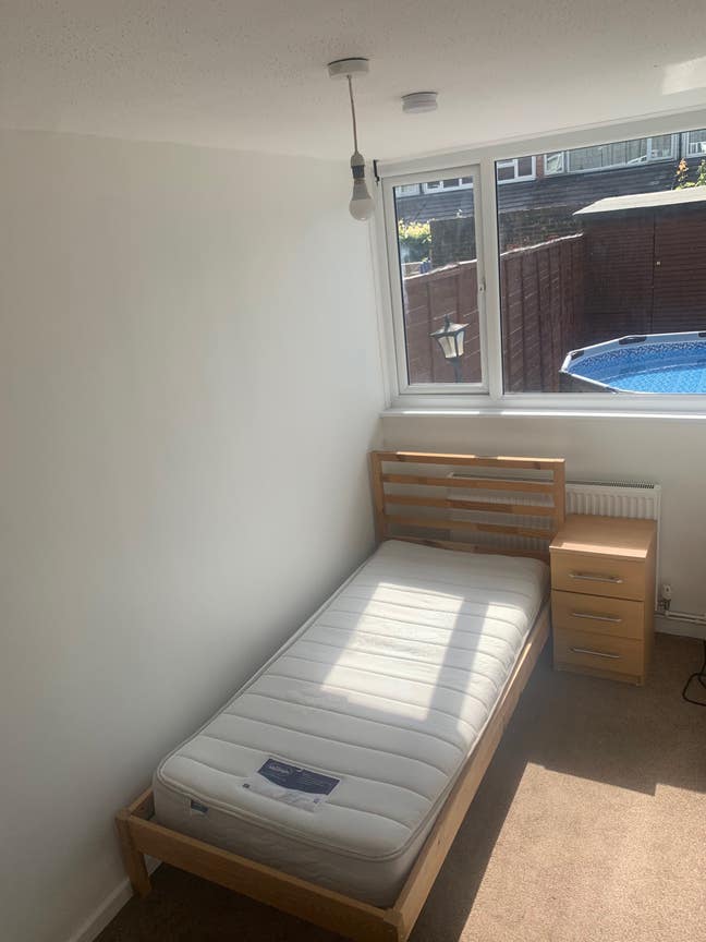Double/single room available now Main Photo