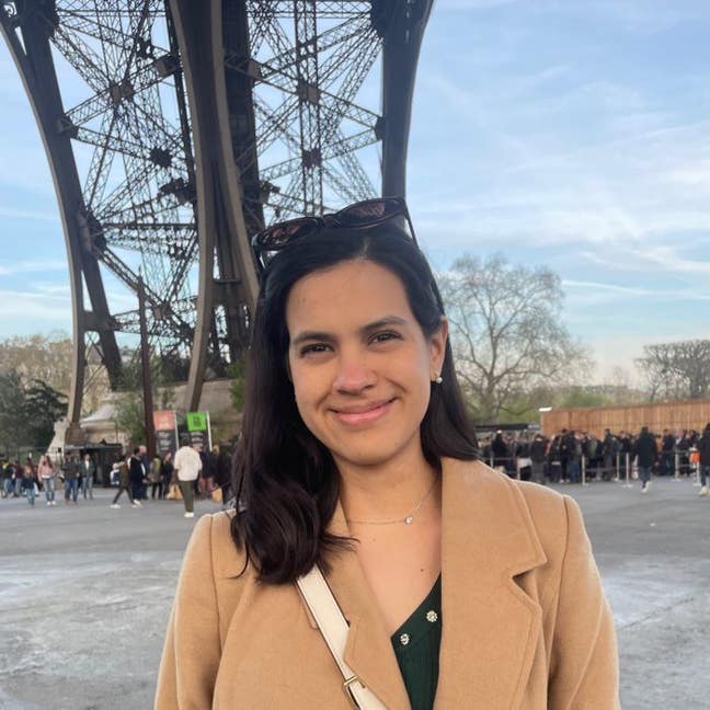 Hi! I’m Luz, a 29-year-old professional loo... Main Photo