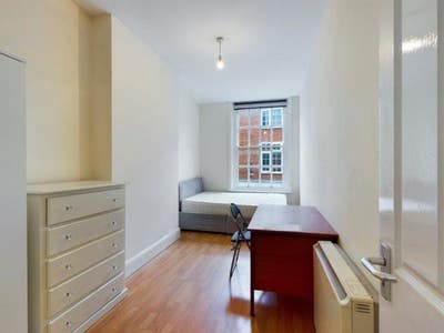 Flat on Burscough Street Main Photo
