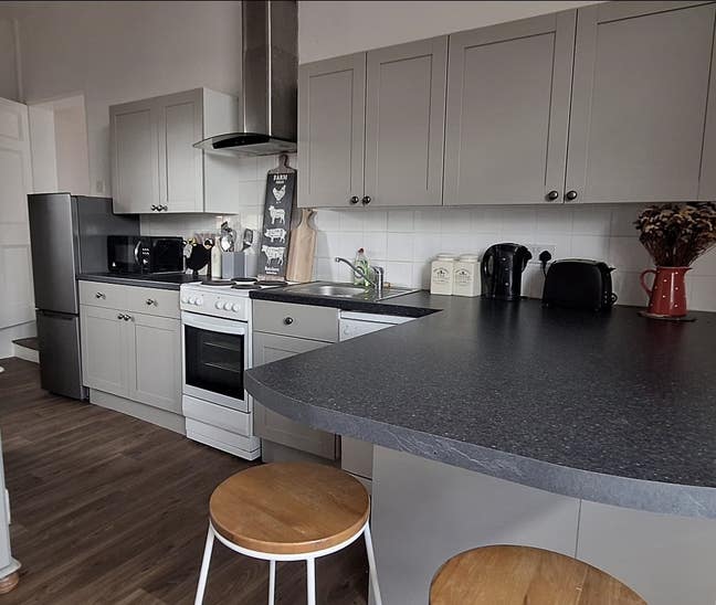 Large Double room in self contained flat Main Photo