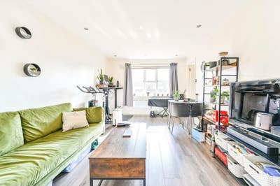 Modern 1-Bed Flat - 5 Mins from Clapham Junction Main Photo