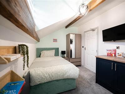 Boutique style loft room with stylish en-suite  Main Photo