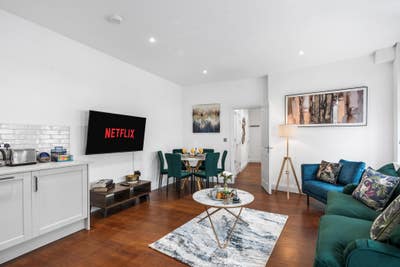 High End Central Apartment | 2 Bedrooms | 6 Guests Main Photo