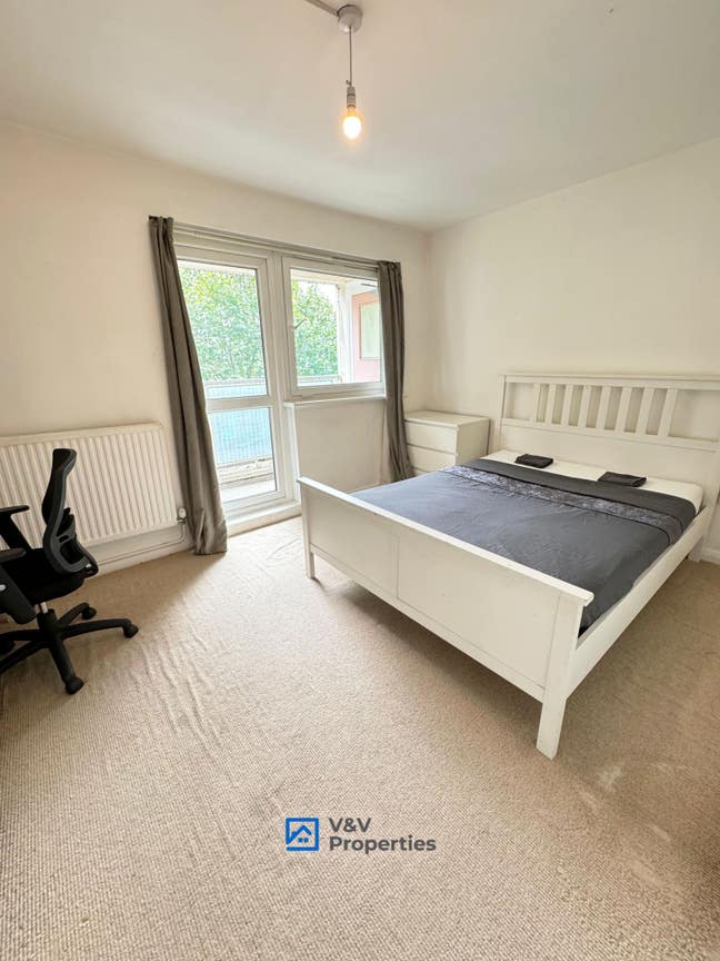 ✅ 8 Min Walk from Ucl - Living Room - Big Rooms Main Photo