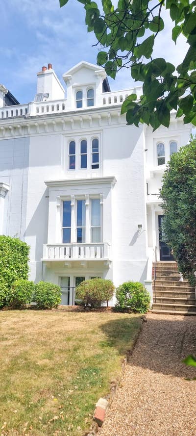 Charming 1-bedroom flat in Clapham Common Main Photo