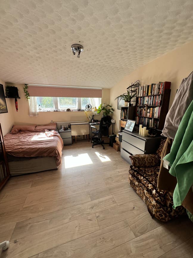 Bright Double Room in Sociable 4 Bed Flat *Peckham Main Photo