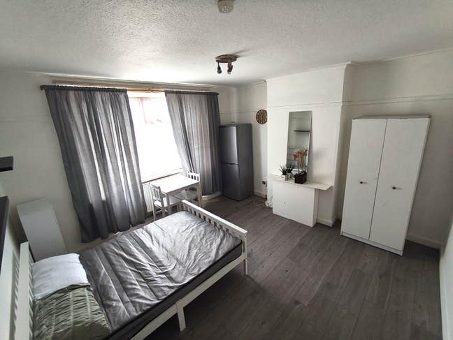 Large double  room near Alperton Station Main Photo