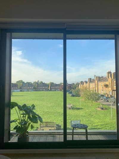 Double w/ bathroom overlooking the green - SW18 Main Photo