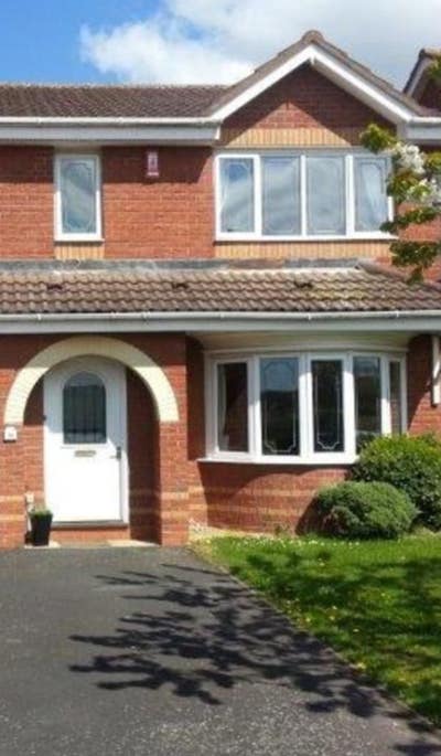 1 double room & 1 single room available in 4 bed  Main Photo