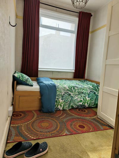 Corner Ensuite  Bedroom - Abbeywood  Main Photo