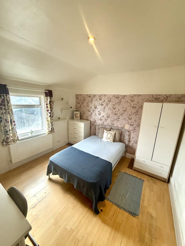 Big double room available in Neasden  Main Photo