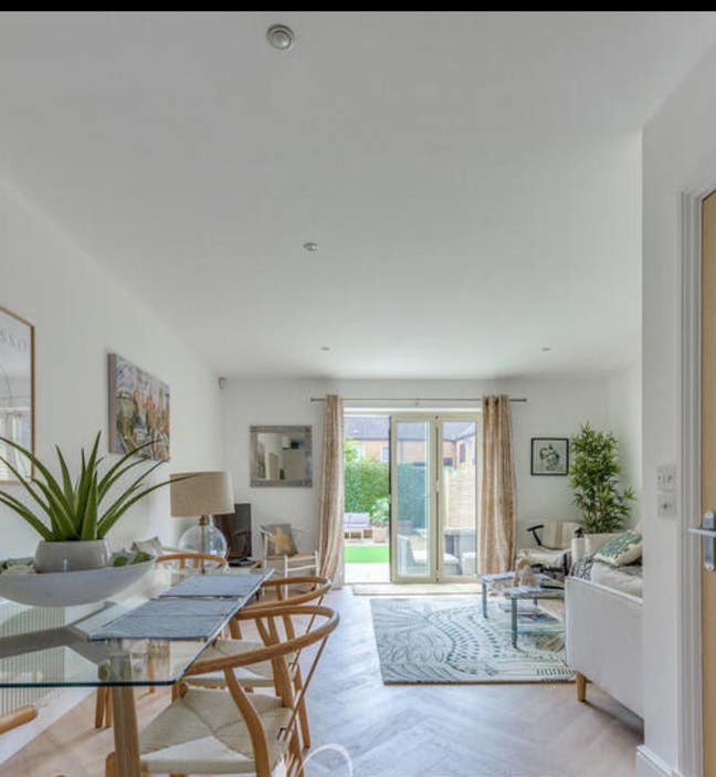 Enormous  Kingsize Room with en-suite bathroom  Main Photo