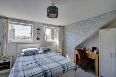 Double with ensuite  in large town house Main Photo