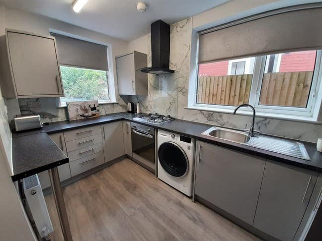 Double furnished room available in a shared House Main Photo