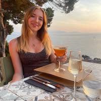 24 yo female looking for a room! Main Photo