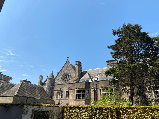 Lovely 1 Bedroom Flat in Refurbished Heritage Bldg Main Photo