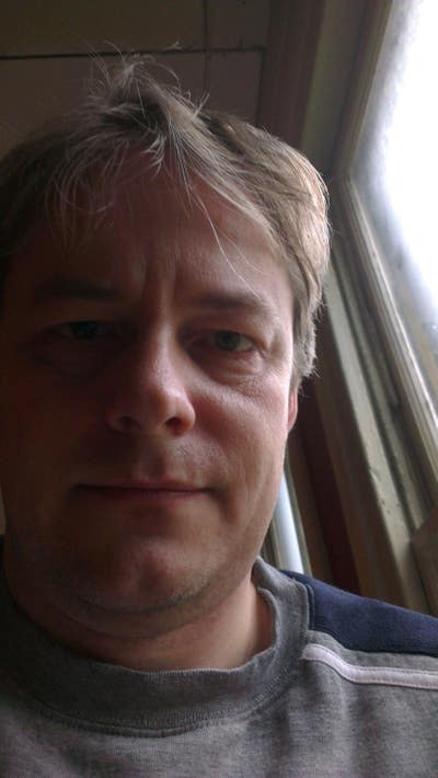 Hi my name is Lee.... Main Photo