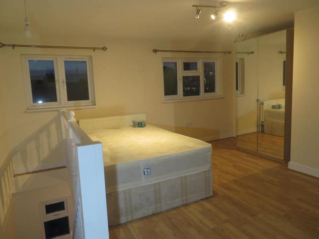 Large Modern Ensuite Double Room Near Canary Whaf  Main Photo