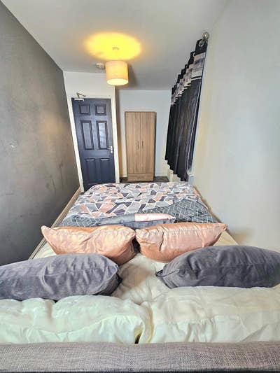 3 Rooms in share house in S72  Main Photo