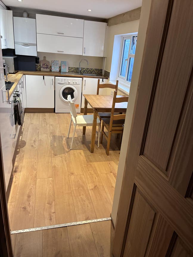 Beautiful en-suite room in a new decorated house  Main Photo