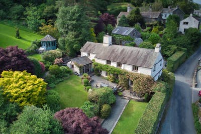 Troutbeck farmhouse. Room to share in family home Main Photo