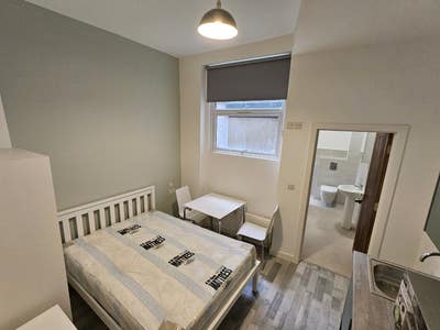 Brand new studio flats - All bills included - N8 Main Photo