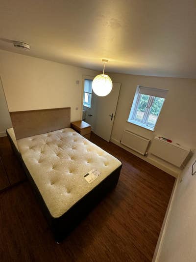 Double En-suite room available NOW in Banbury   Main Photo