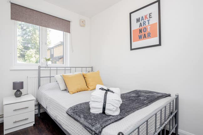 Modern, clean, safe, secure double. Free Parking Main Photo